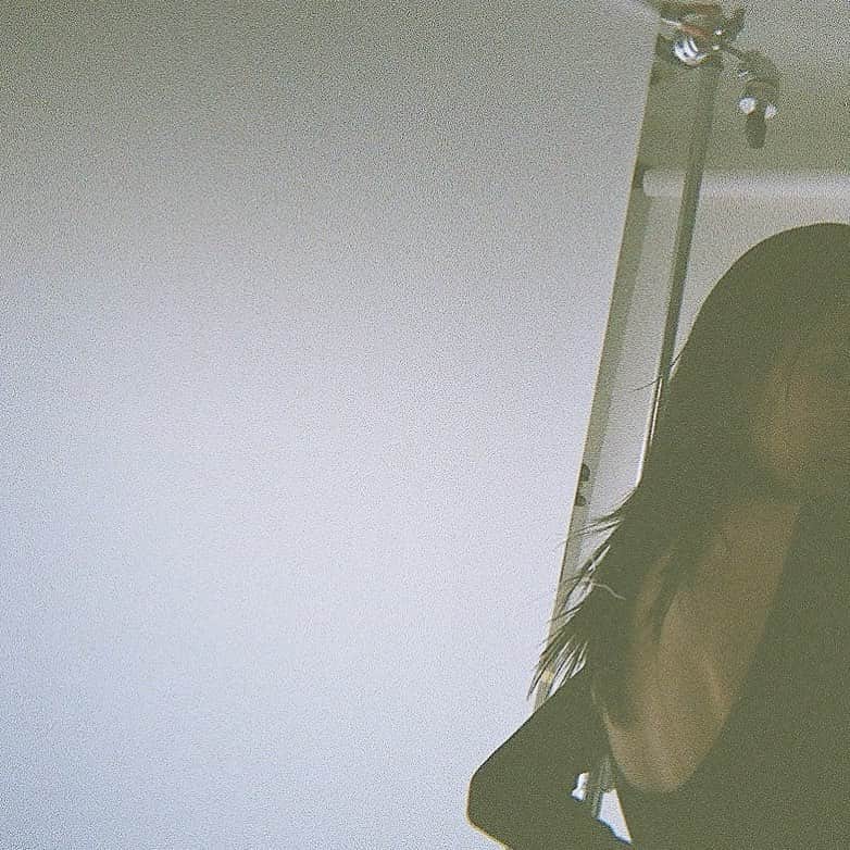 山崎まきこのインスタグラム：「soon🤍 @caramalibel #filmphotography」