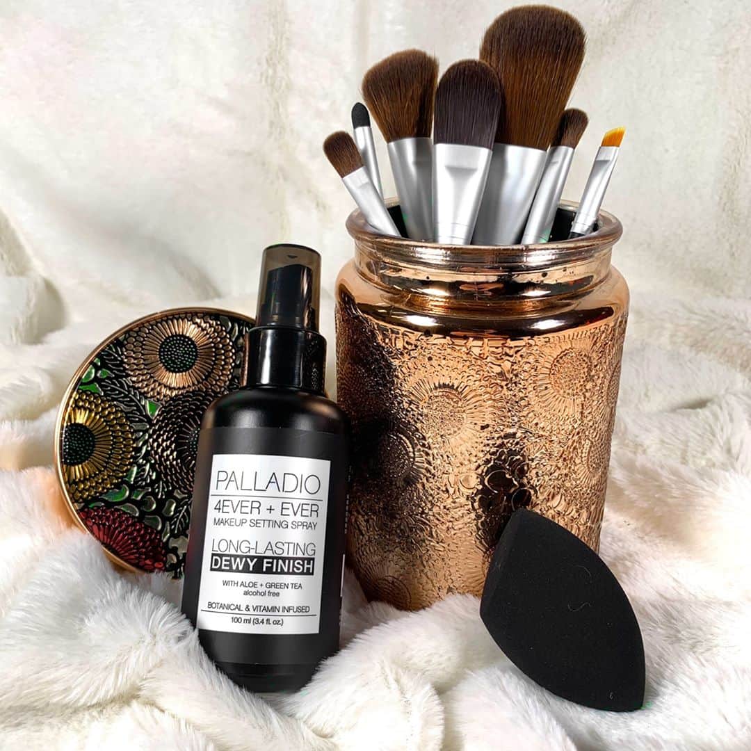 Palladio Beautyさんのインスタグラム写真 - (Palladio BeautyInstagram)「Reusing our candle as a brush holder. Where else would we put such stunning brushes? 🤩  What do you do with your empties? ♻️  #PalladioBeauty #MakeupBrushes #Reuse」11月5日 23時09分 - palladiobeauty