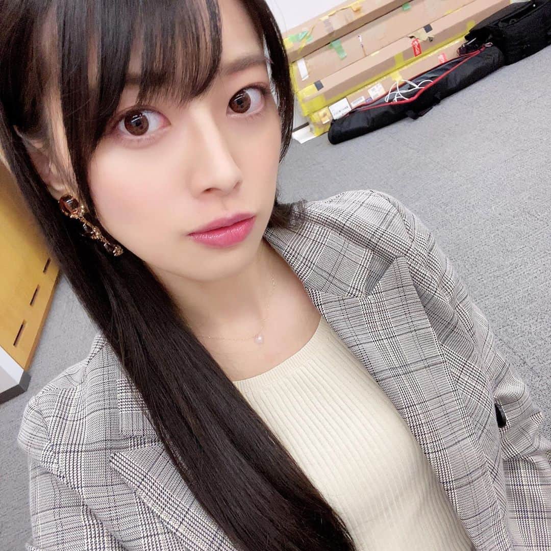 藤田いろはのインスタグラム：「今日誕生日だったんですが、お仕事してました🐰﻿ 誕生日にお仕事させてもらえるなんて幸せだなあ☺️﻿ 去年もちょうど今頃に初めて雑誌の撮り下ろしを撮影していたので、その時も神様から誕生日プレゼントをもらった気持ちだったんだけど、﻿ 今年もまた神様から撮影の誕生日プレゼントをもらった気持ちでした🐰💕﻿ いつも応援してくれてありがとう✨﻿ すごく面白くて初めての体験だったから、早くみんなに話したいなあー！﻿ 発売をお楽しみに🌟﻿ ﻿ ﻿ ‪#藤田いろは#グラビア#gravure #japanesegirl #レースクイーン#tokyo  #liquem #aziangirl  #ビジョビ #ootd #뷰티스타그램 #charleschaton  #cosplay #黒髪ロング#팔로우#소통해요#셀스타그램#モデル #model #그라비아 #初体験 #日本的 #性感內衣 #セットアップ #撮影 #誕生日プレゼント #sexy  #性感美女 #性感尤物」