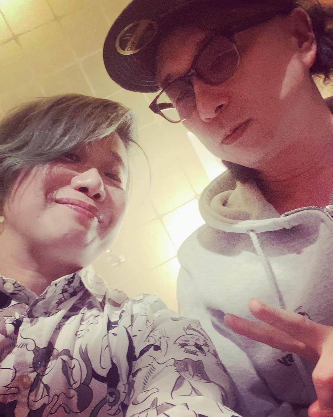 樫原伸彦のインスタグラム：「. 「音卓」というユニットでご一緒した 金巻ともこさんと久々のミーティングという名の雑談呑み。 またなんか企みたいですなぁ。」
