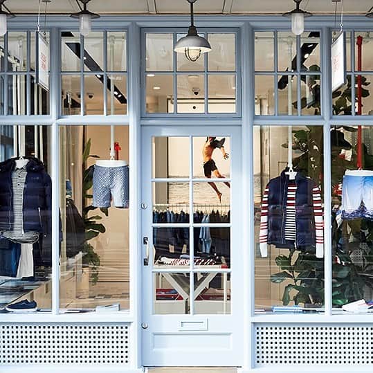 オールバーブラウンのインスタグラム：「Due to recent developments relating to COVID-19, our UK stores will be closed until further notice. However, you can still make purchases via our website, and as always, please don’t hesitate to contact our OB Concierge team who will be happy to answer any questions (📧 on our profile). We look forward to seeing you when the time is right, one day soon. ☀️ #OrlebarBrown #OBsAroundTheWorld」
