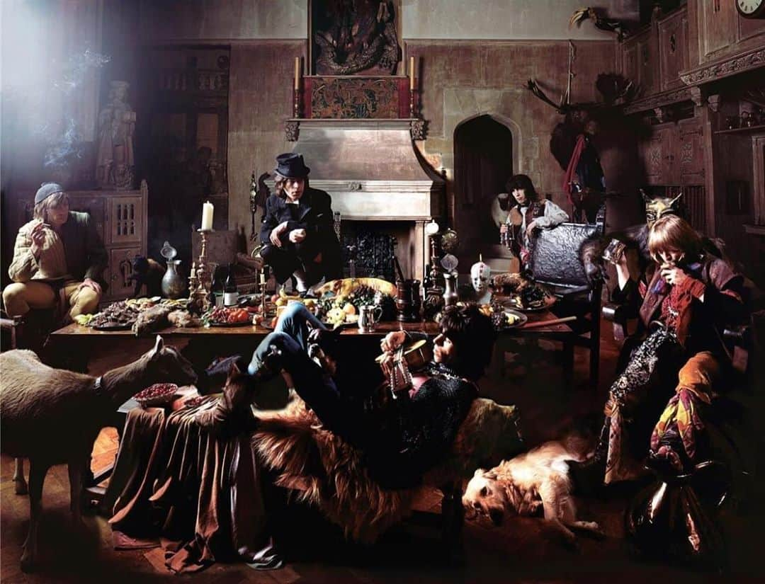 ロン・ウッドさんのインスタグラム写真 - (ロン・ウッドInstagram)「In 1968, The Rolling Stones took over Sarum Chase Mansion in Hampstead, London for a vibrant photo shoot for their Beggars Banquet album. Decades later, and after joining the band himself, Ronnie took inspiration from the famous shoot to create his painting Beggars Banquet in 1990. Updated for 2020, Ronnie's new work Beggars Banquet Today adds new friends and collaborators to the photo, including Bernard Fowler, Lisa Fischer, Chuck Leavell, Bobby Keys, Tim Ries and Darryl Jones. Now available as signed prints in two sizes, you can get your own at the link in bio.」11月5日 23時19分 - ronniewood