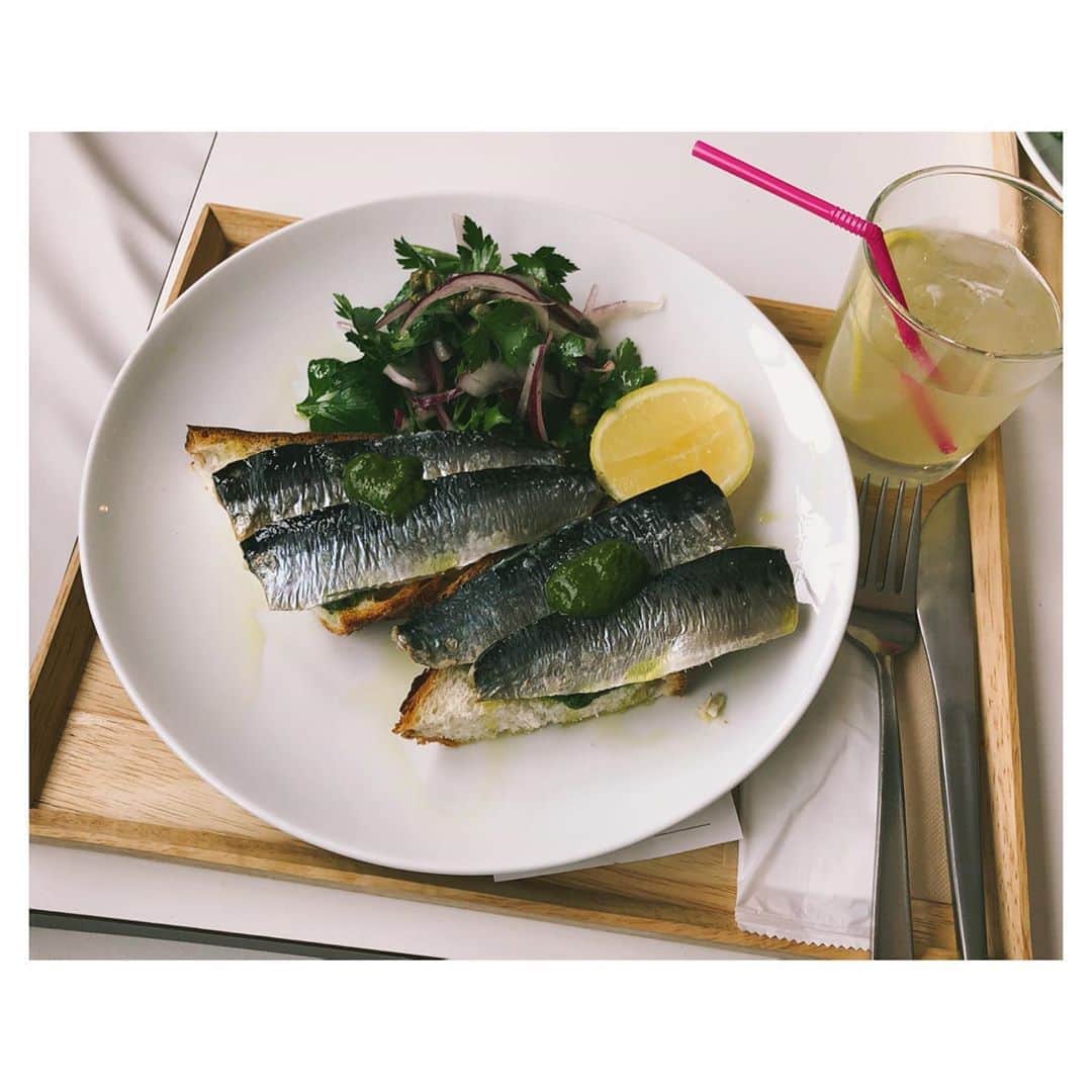 原舞歌さんのインスタグラム写真 - (原舞歌Instagram)「サバが食べたいと思ってたら カメラロールにサバサンド🐟  鎌倉で食べたようなそうじゃないような、、  味だけ凄い覚えてる 凄い美味しかった👍👍👍  #サバ #🐟 #ご飯 #food」11月5日 23時22分 - h_maika_ta