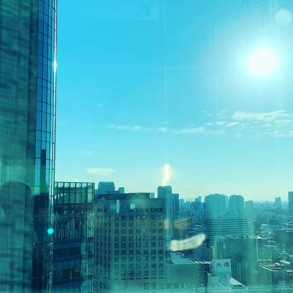 宇徳敬子さんのインスタグラム写真 - (宇徳敬子Instagram)「爽やかな  #秋晴れ #青空 眩しい　#太陽 ☀️ 今日は…  はじめての #mtg  毎日が… #ハッピーポイントアップ 健やかな幸せを🥰💕 心も晴れやかに😄✨ #宇徳敬子 @utoku_keiko」11月5日 23時34分 - utoku_keiko_official