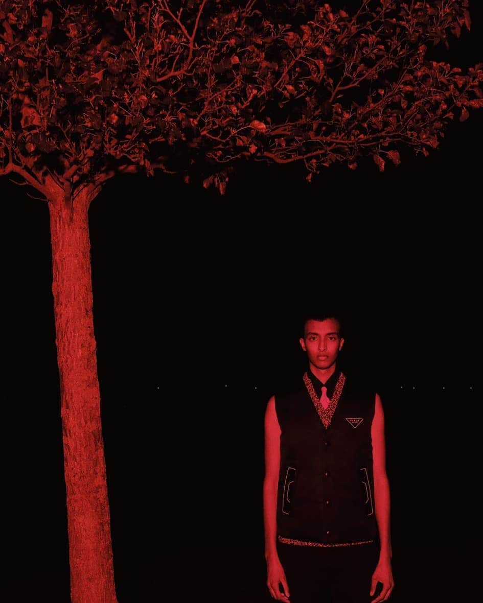 ZOO Magazineさんのインスタグラム写真 - (ZOO MagazineInstagram)「Issue #68 MOTUS  ‘Afternoon of a Fawn’ photographed by Simon Thistleton.  Model wears:  vest, waistcoat, shirt, trousers and tie Prada  Model: Hussein Abdulrahman Stylist: Nick Royal Hair stylist: Yusuke Morioka Makeup: Porsche Poon Casting Directors: Svea Greichgauer and Jean-Michel Mergey Photographer’s Assistant: Scott Gallagher  Stylist’s Assistants: Alicia Aparicio and Masha Ligay  #dancers #shoot #movement #simonthistleton #photographer #fashionshoot #movement #flux #motus #zoomagazineissue68 #zoomagazine #letsmove #wedance #brands #fashion #models」11月5日 23時29分 - zoomagazine