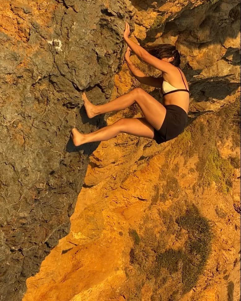 松島エミさんのインスタグラム写真 - (松島エミInstagram)「🐆 📸 @davehenri  #climbingrocks#rockclimbing#goldenhour#malibu #imissclimbing #rocks#岩登り」11月5日 23時58分 - emimatsushima