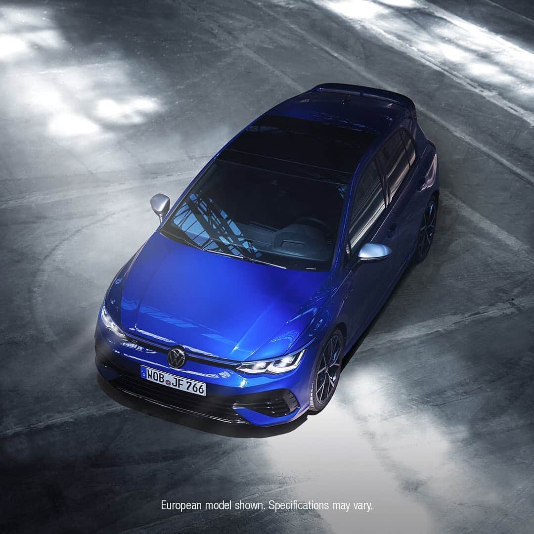 Volkswagen USAさんのインスタグラム写真 - (Volkswagen USAInstagram)「If you’re revved up for the Mk8 Golf R, drop a 💙 in the comments. #GolfR」11月5日 23時58分 - vw
