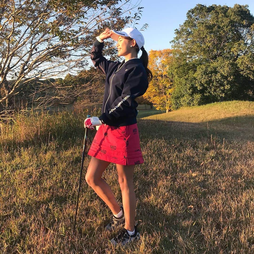 坪井ミサトさんのインスタグラム写真 - (坪井ミサトInstagram)「. . ゴルフ漬けの2日間⛳️ なんて贅沢なのでしょう。。。 . 撮影と練習と、 たくさん打って手応え感じてます💪🏻 明日も頑張るぞー！！！ . ゴルフウェアは @masterbunnyedition_official  スカートがモコモコの裏地で 今からの季節にぴったりです✨ この組み合わせ最強にカワイイ🤤  . . #masterbunny #golf #popupgolflab #golftoday #golfgirl #サザンヤード #ゴルフ初心者 #ゴルフ女子 #ゴルフウェア #fitness #fitnessgirl」11月6日 0時00分 - misato1030