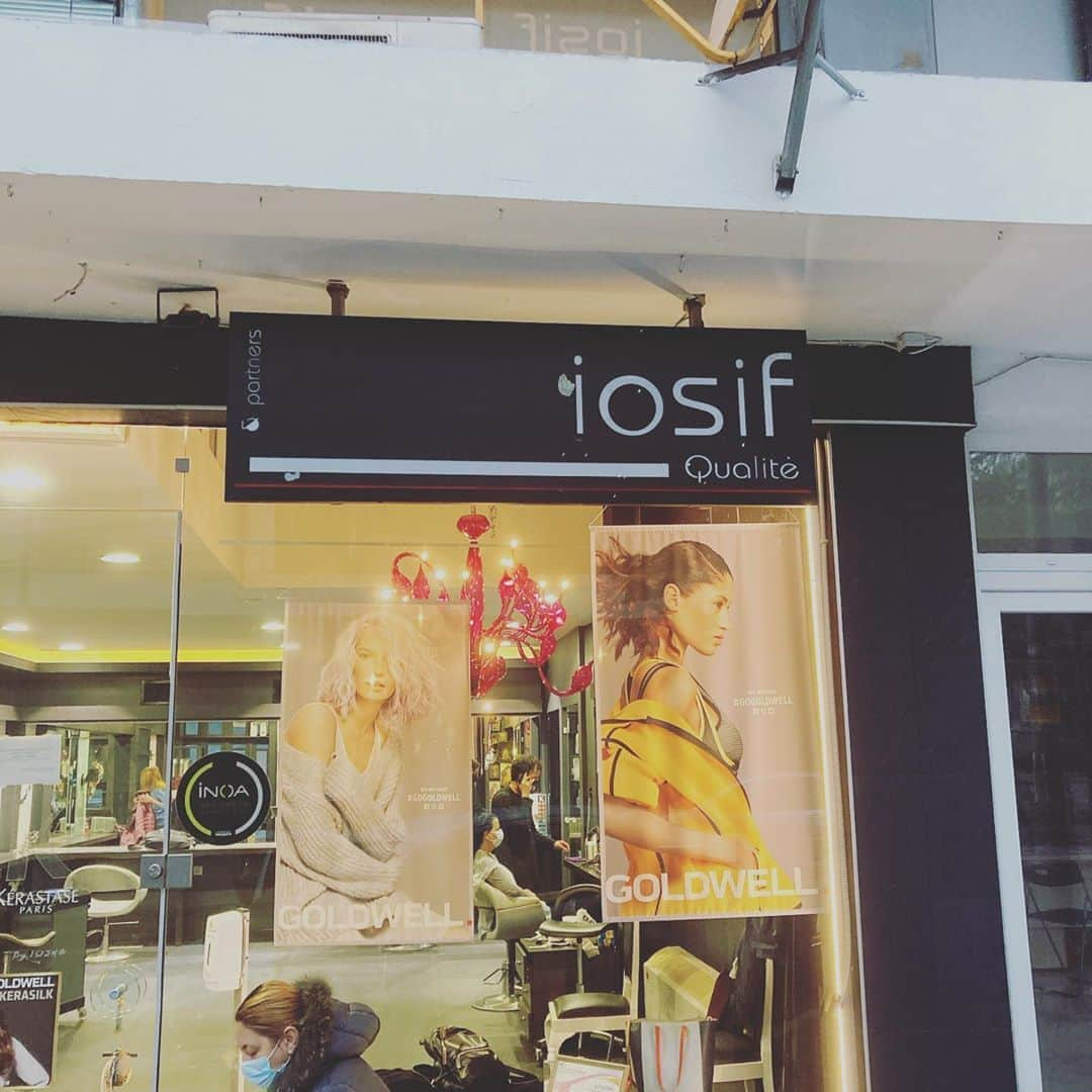 森本貴幸さんのインスタグラム写真 - (森本貴幸Instagram)「Thank you for cutting my hair! #greece#kozani#hairsalon @iosif.lazaridis  遠征先で必ず現地の床屋に行く田嶋さんを見習って髪切って来ました。 #ギリシャ#コザニ#美容院#ロックダウン#現地の美容院#全ては人間性#ギリシャ語#田嶋幸三　さん」11月6日 0時05分 - morimototakayuki9