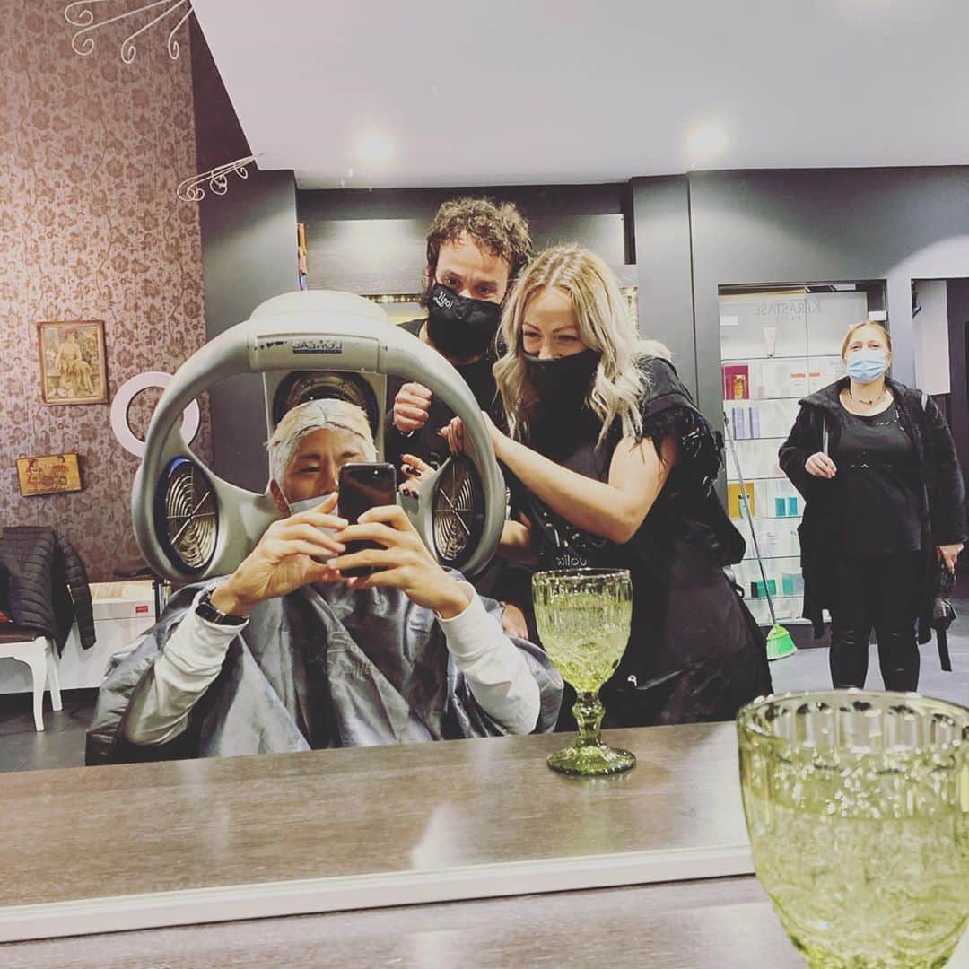 森本貴幸さんのインスタグラム写真 - (森本貴幸Instagram)「Thank you for cutting my hair! #greece#kozani#hairsalon @iosif.lazaridis  遠征先で必ず現地の床屋に行く田嶋さんを見習って髪切って来ました。 #ギリシャ#コザニ#美容院#ロックダウン#現地の美容院#全ては人間性#ギリシャ語#田嶋幸三　さん」11月6日 0時05分 - morimototakayuki9