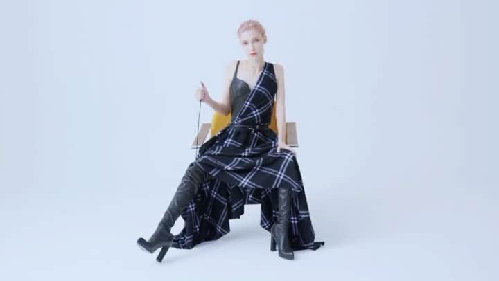 ステファニー・ミチョヴァのインスタグラム：「Video for Harpers Bazaar Korea November 2020 ❤️ thank you for all the sweet comments I have received for this editorial 😍🥰 @harpersbazaarkorea @bazaarcosmetics.kr」