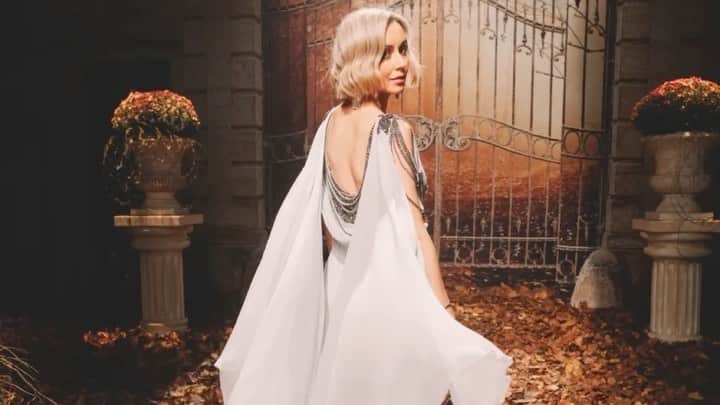 Nataly Osmannのインスタグラム：「Wearing @albertaferretti always with love Не устану повторять, как я уважаю всех, кто переводит своим активности в онлайн ❤️ приглашаю вас к просмотру онлайн-показа Alberta Ferretti в Инстаграме @bosco_di_ciliegi, который начнётся ровно через час;)  #boscofashionweek」