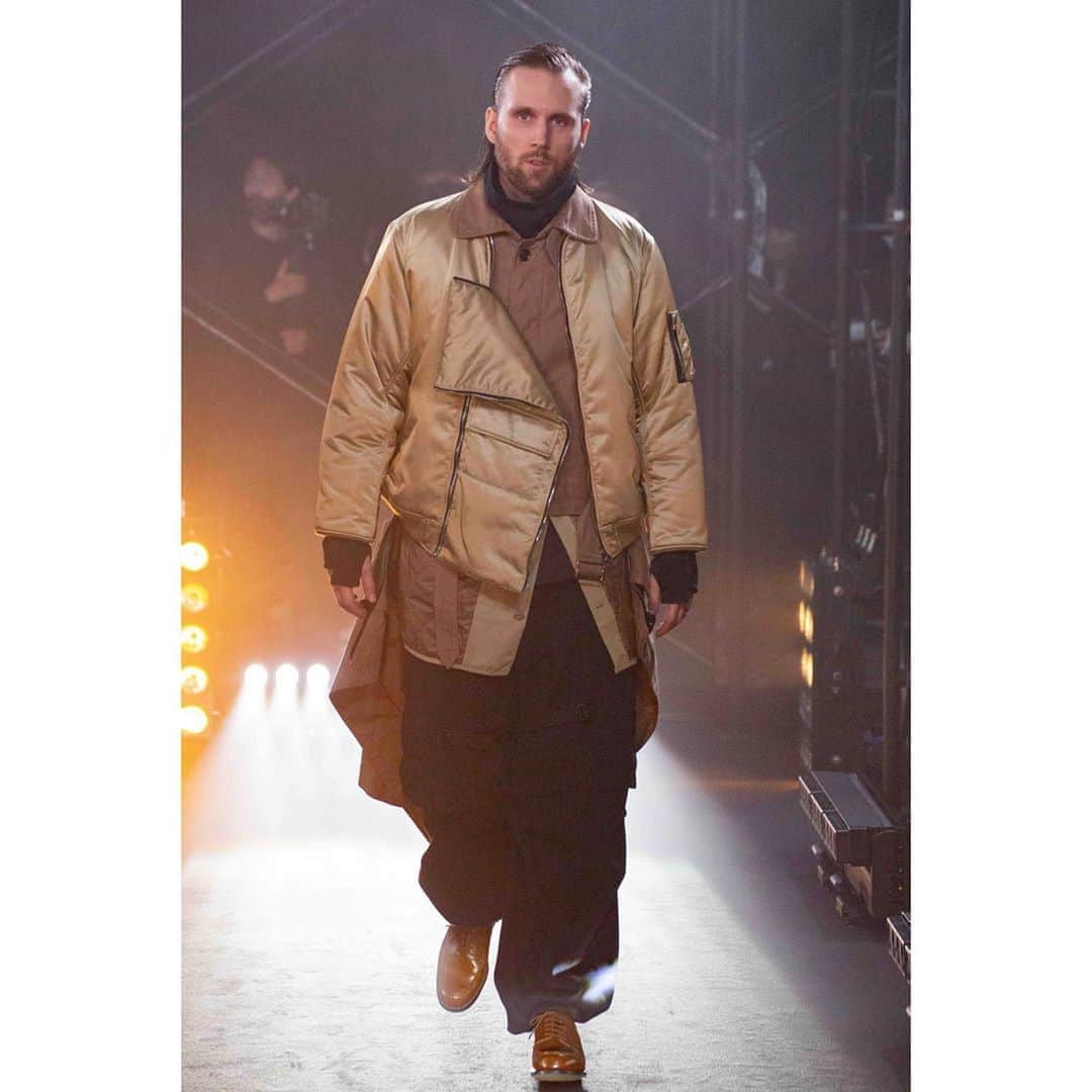 ミーンズワイルのインスタグラム：「[SS21 Collection “ERROR”]  Designer: Naohiro Fujisaki @naohirofujisaki (meanswhile) Stylist: Masataka Hattori @masataka_hattori  Make-up: Nobuko Maekawa @nobukomakeup  Hairdresser: Hori @hori_0227 (Be natural)  Press: Taisuke Nakamuro @taisuke_nakamuro (muroffice Promotion Planning)  Tetsuya Shimada @shimadaccho (muroffice Promotion Planning)  Tatsutomo Sakuragi @zon_sakuragi (muroffice Promotion Planning) Homare Ito @h____m____r (muroffice Promotion Planning) Public Relations: Nozomu Tanaka @tanakanozomu (Revolution PR) Norimasa Shirai @shirainorimasa  Sales: Akira Kudo @tetsurarara    Yuki Ogura @yuukiogura   Music by D.A.N:  @d.a.n._official Daigo Sakuragi @daigoos  Jinya Ichikawa #jinyaichikawa Hikaru Kawakami @kawakamiteru   Show Direction: Tatsuhiko Kataoka @tatsyche (bon) Show Direction Assistant: Yume Kugo #yumekugo (bon)」