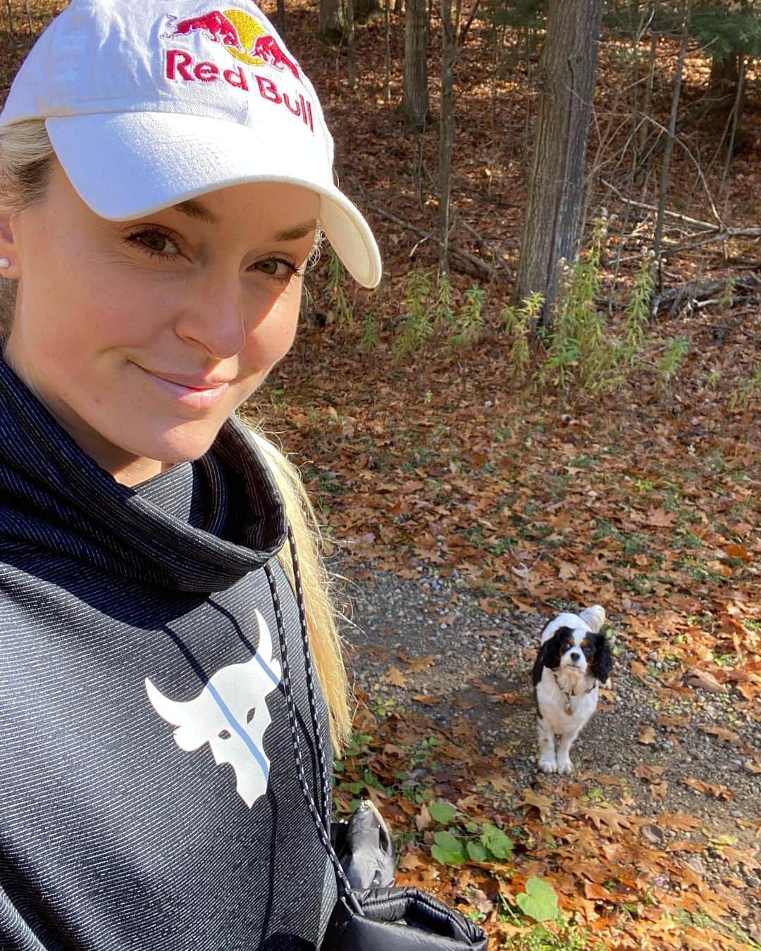 リンゼイ・ボンのインスタグラム：「We needed to turn off the TV and get some fresh air...」