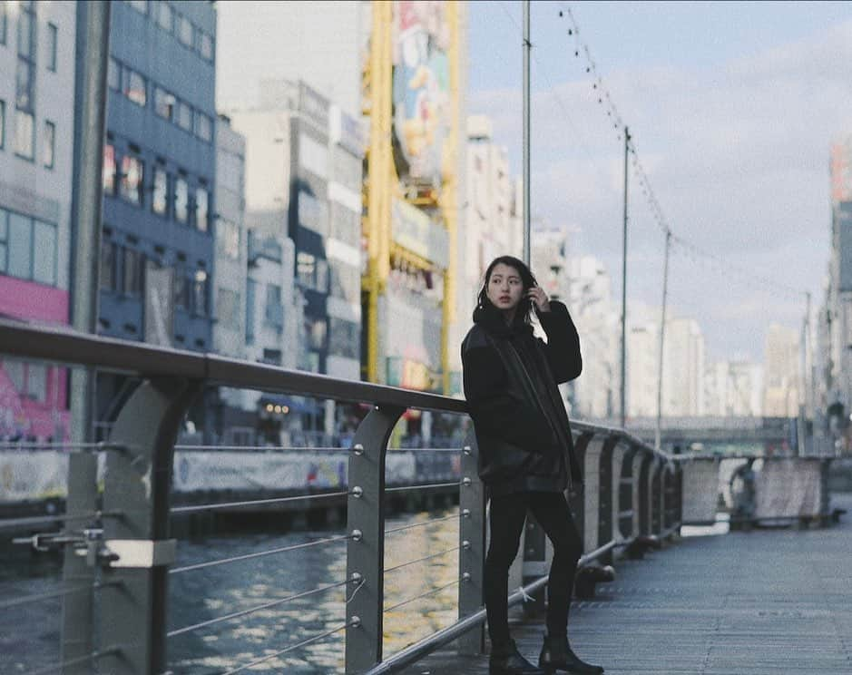 津田萌夏さんのインスタグラム写真 - (津田萌夏Instagram)「.  #osaka #japan #dotonbori #snapshot #code #uniqlo #agnesb #agnesbtob #reagal  #大阪 #大阪心斎橋 #心斎橋 #ポートレート #ポートレートしま専科 #被写体 #街撮り #blackcode #tobebyagnesb #高身長女子」11月6日 0時31分 - 168.tsuda