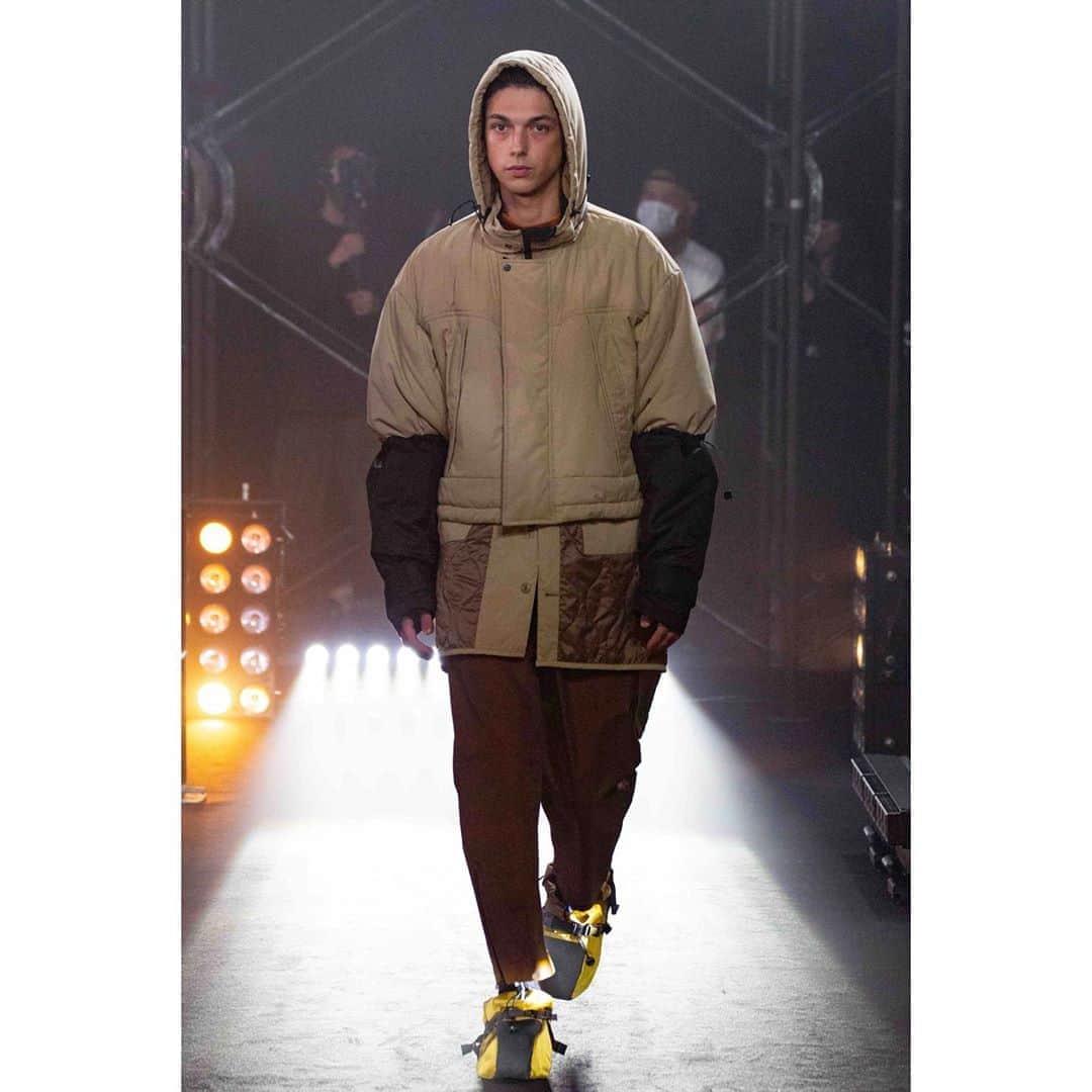 ミーンズワイルのインスタグラム：「[SS21 Collection “ERROR”]  Designer: Naohiro Fujisaki @naohirofujisaki (meanswhile) Stylist: Masataka Hattori @masataka_hattori  Make-up: Nobuko Maekawa @nobukomakeup  Hairdresser: Hori @hori_0227 (Be natural)  Press: Taisuke Nakamuro @taisuke_nakamuro (muroffice Promotion Planning)  Tetsuya Shimada @shimadaccho (muroffice Promotion Planning)  Tatsutomo Sakuragi @zon_sakuragi (muroffice Promotion Planning) Homare Ito @h____m____r (muroffice Promotion Planning) Public Relations: Nozomu Tanaka @tanakanozomu (Revolution PR) Norimasa Shirai @shirainorimasa  Sales: Akira Kudo @tetsurarara    Yuki Ogura @yuukiogura   Music by D.A.N:  @d.a.n._official Daigo Sakuragi @daigoos  Jinya Ichikawa #jinyaichikawa Hikaru Kawakami @kawakamiteru   Show Direction: Tatsuhiko Kataoka @tatsyche (bon) Show Direction Assistant: Yume Kugo #yumekugo (bon)」