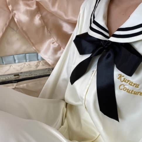 双木昭夫のインスタグラム：「セーラー服のルームウェア発売中 色はホワイトとネイビー、ツルツルサテンだけど地厚でしっかりとした作りです URL はプロフィールに貼ってあります 💖」