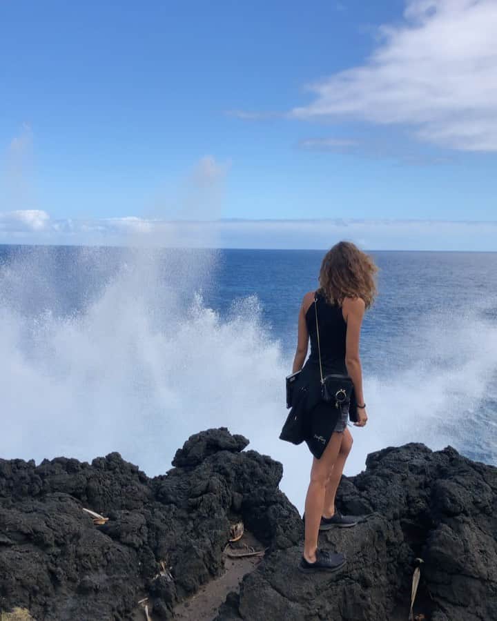 ポーリーヌ・オアロのインスタグラム：「🤍🤍🤍」
