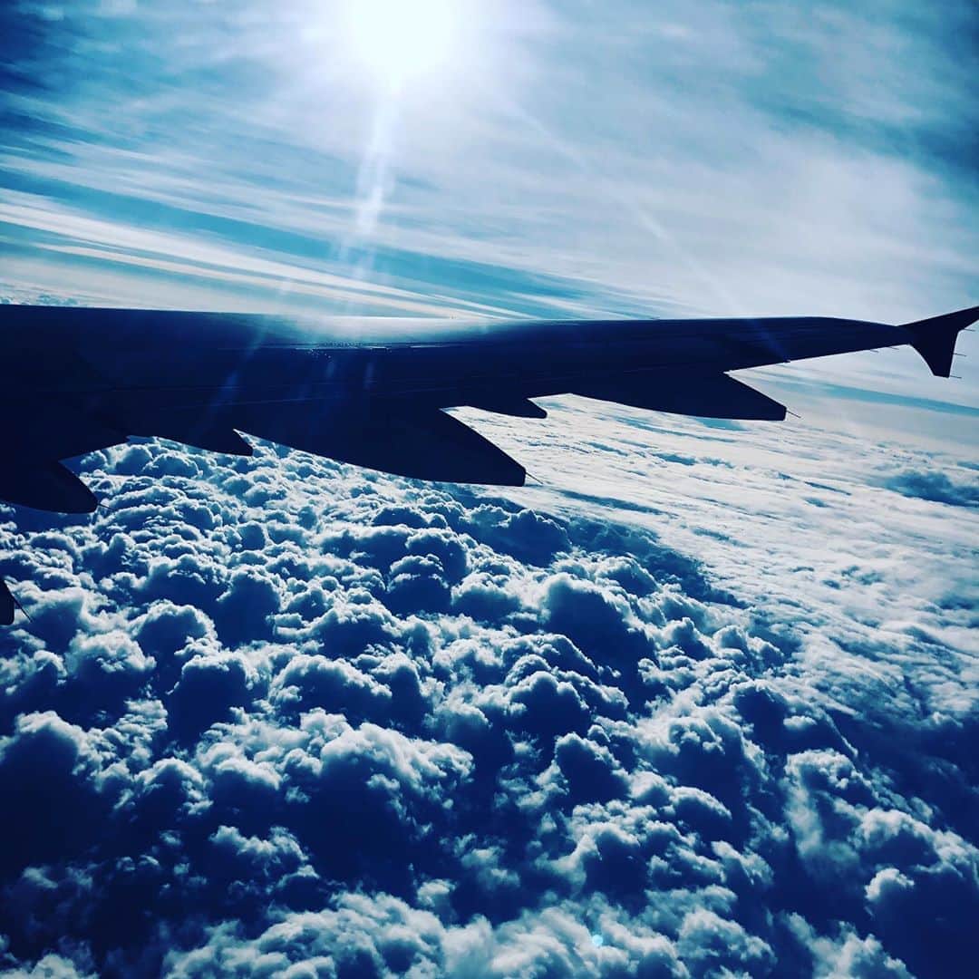リンジー・クラフトのインスタグラム：「breathing in the blue...」