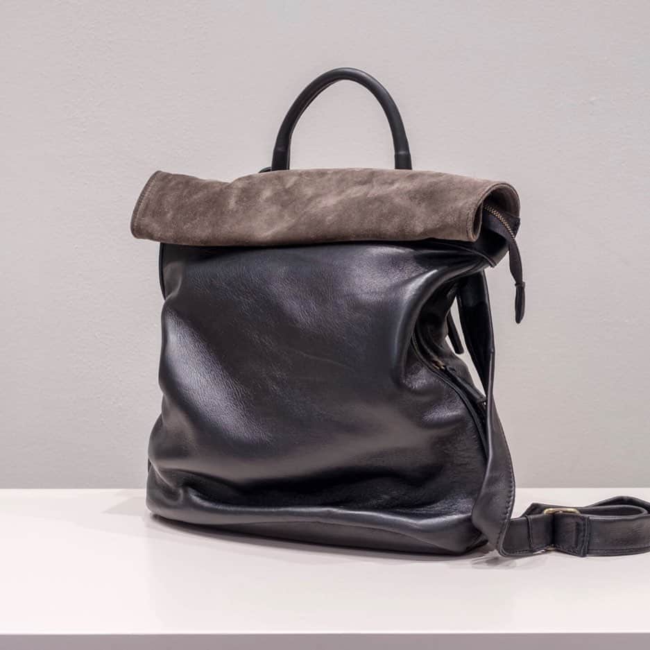 コレクションプリヴェのインスタグラム：「Our backpack available @espritunique_boutique also online! #collectionpriveeaccessories #fw2021  • • • • • #newcollection #collectionpriveeofficial #backpack #contemporary #womensaccessories #fashionista #madeinitaly #suede #nappa #bag #womensbag #bestboutique」