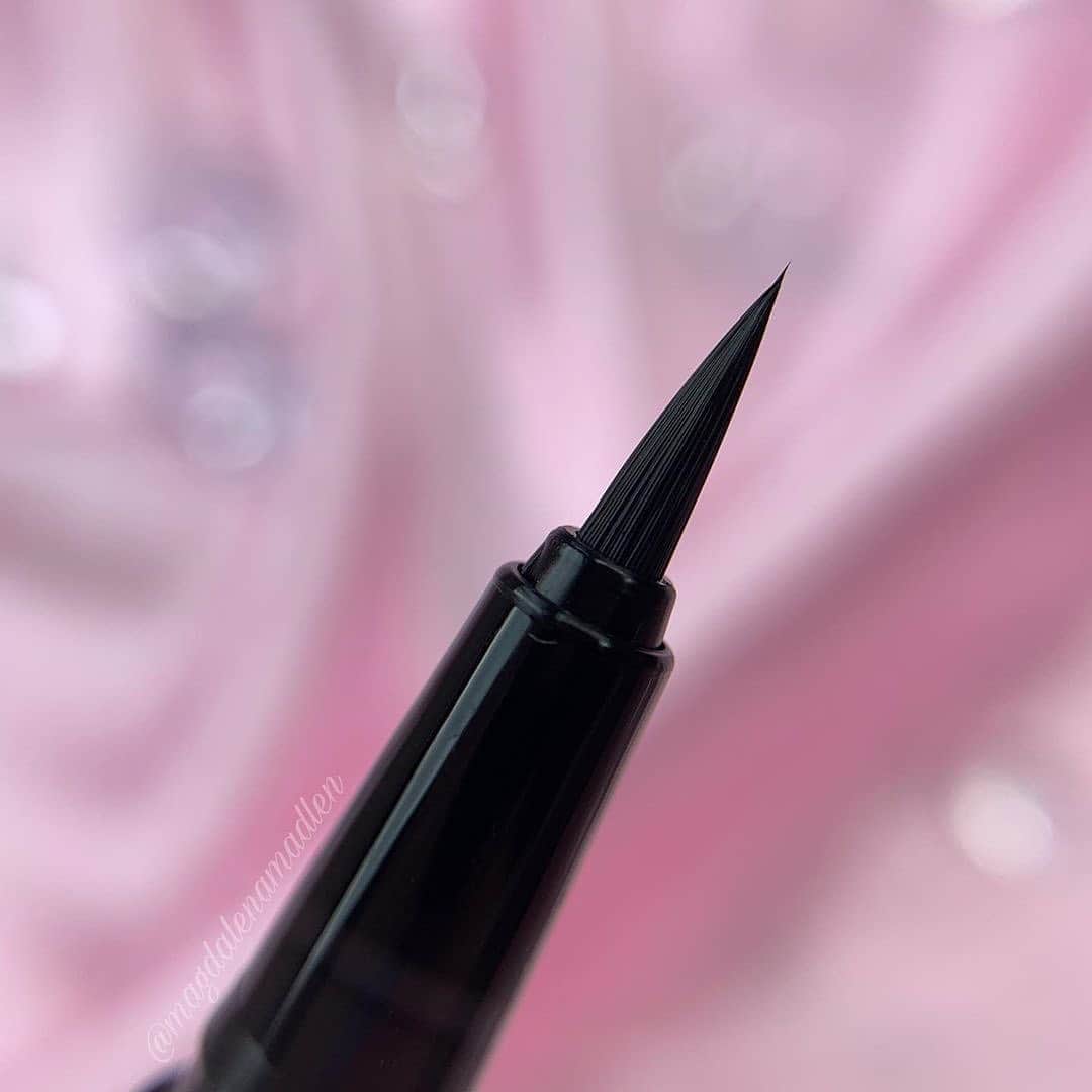 Anastasia Beverly Hillsさんのインスタグラム写真 - (Anastasia Beverly HillsInstagram)「Create the perfect brow using our fine point micro-stroking Brow Pen #browpen⁣ ⁣ @magdalenamadlen ❣️⁣ ⁣ Find your shade by using Try It On feature in IG Shop」11月6日 1時17分 - anastasiabeverlyhills