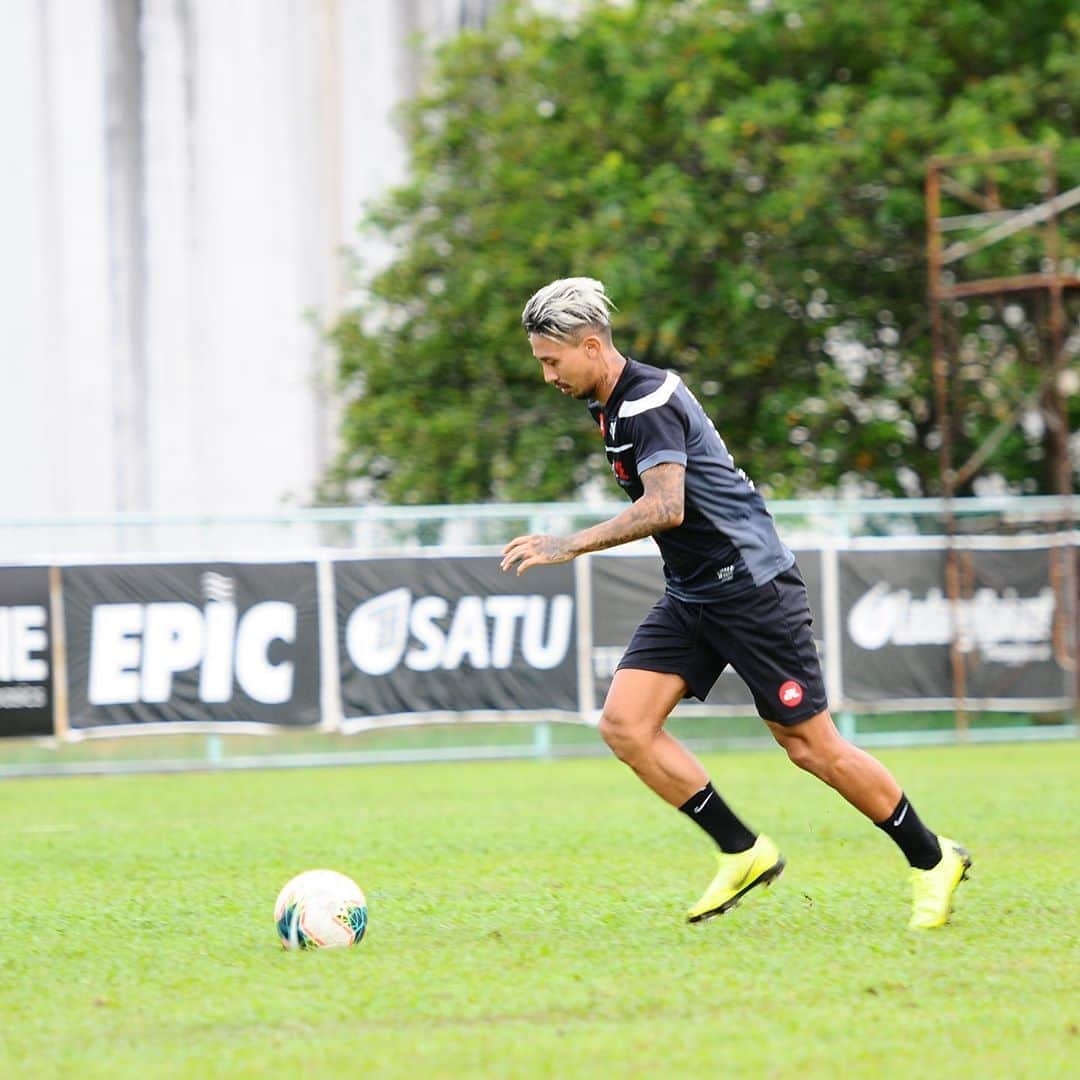 鈴木ブルーノさんのインスタグラム写真 - (鈴木ブルーノInstagram)「Training ⚽️ @officialterengganufc  @aidirphotography」11月6日 1時18分 - cbruno_7