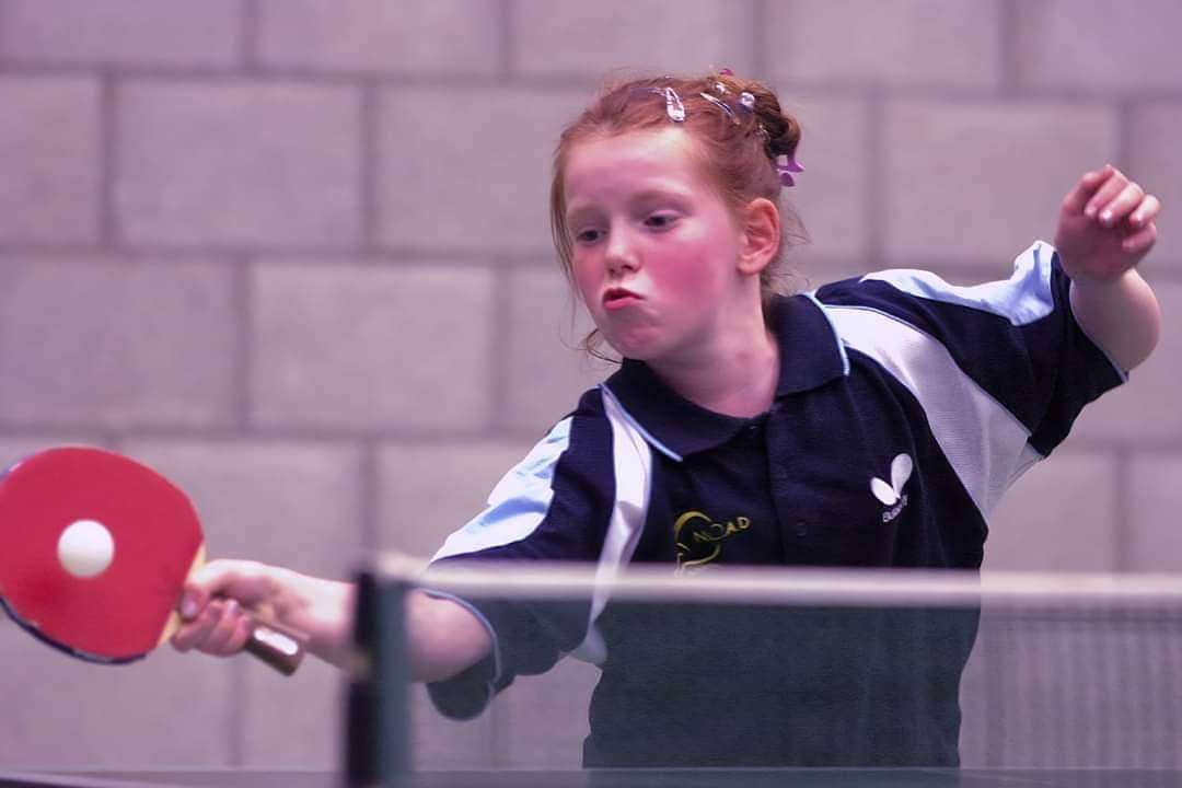 ブリット・エールラントのインスタグラム：「The original #duckface  And again a picture of me with the red hair i miss! 😫 #tabletennis #throwback #noad Weet jij waar N.O.A.D voor stond?」