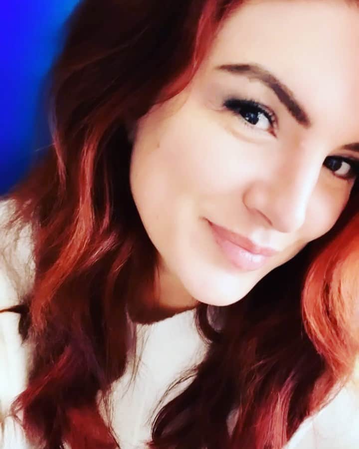 ジーナ・カラーノのインスタグラム：「Today is National red head day which I have right now so I get to participate 😂❤️ Remember Remember the 5th of November.」