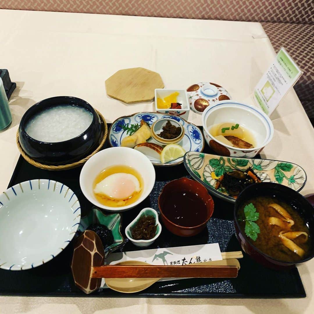 金村義明さんのインスタグラム写真 - (金村義明Instagram)「たん熊で朝粥食べて、伊丹空港へ！飛ばしたから気分悪くなり、吐いてしもた！ また腹へったから今井のきつねうどん！胃がバカなってミカサ饅頭まで食べてもた、また気分悪くなってきた！」11月6日 11時12分 - yoshiaki_kanemura