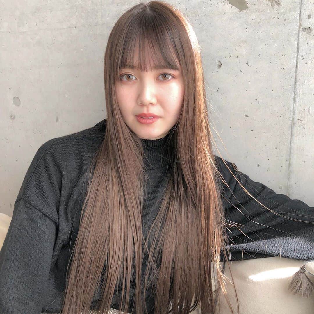 のインスタグラム：「. . camel brown 🤎 no bleachです 。 くすませない温もりのあるカラーが人気です ✨ こちらはブリーチなしのダメージレスカラーです 🙏🏼 . 秋冬のハイトーン やっぱり素敵 🤍 厚みのあるぷつんとbangも相性◎ . .」