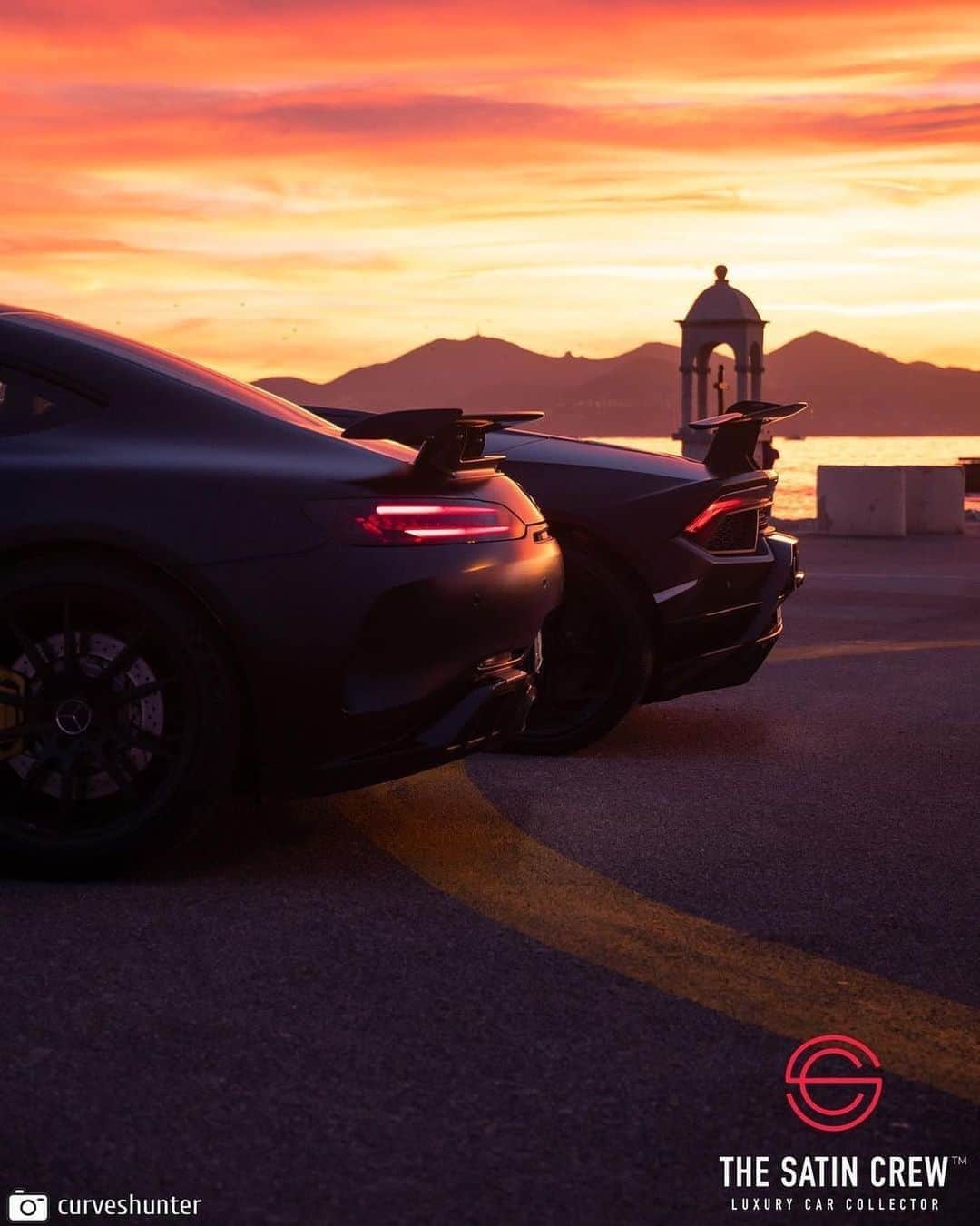 CARLiFESTYLEさんのインスタグラム写真 - (CARLiFESTYLEInstagram)「AMG GT R🍑 or Huracan🍑? Owner @thesatincrew #carlifestyle」11月6日 11時20分 - carlifestyle