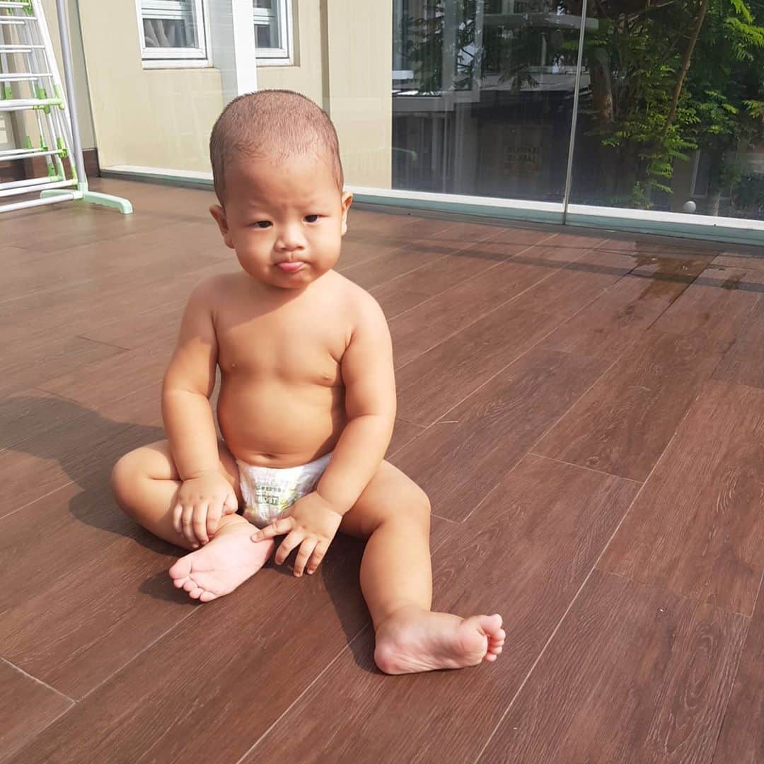 デビー・スサントのインスタグラム：「Si botak nya mama 😘💖」