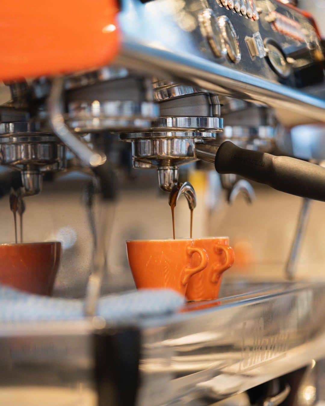 Courtyard by Marriott Tokyoのインスタグラム：「Love is in the air and it smells like coffee ☕️ 😋  GGCo. Cafe & Bakery  #cafe #coffee  #コーヒー #カフェ #チョコレート #エスプレッソ #espresso #東京駅 #東京駅カフェ  #コーヒータイム #コーヒー好きな人と繋がりたい #tokyostation #tokyostationcafe #ol #東京駅ランチ #東京駅周辺」