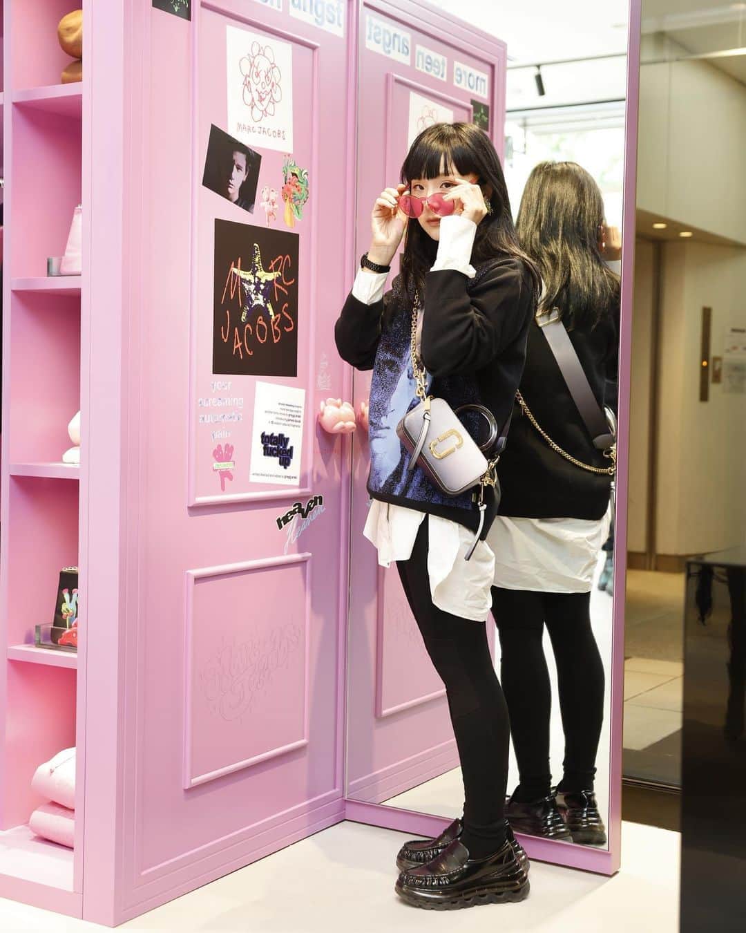 Young Juvenile Youthのインスタグラム：「明日リニューアルオープンする 心斎橋OPA店のMarc Jacobsのプレオープンに行ってきたよ💓 お店がお部屋みたいで可愛くて新作のバッグも全部可愛かった😍🥺  #MARCJACOBS  #THEMARCJACOBS @marcjacobs  @heavn」