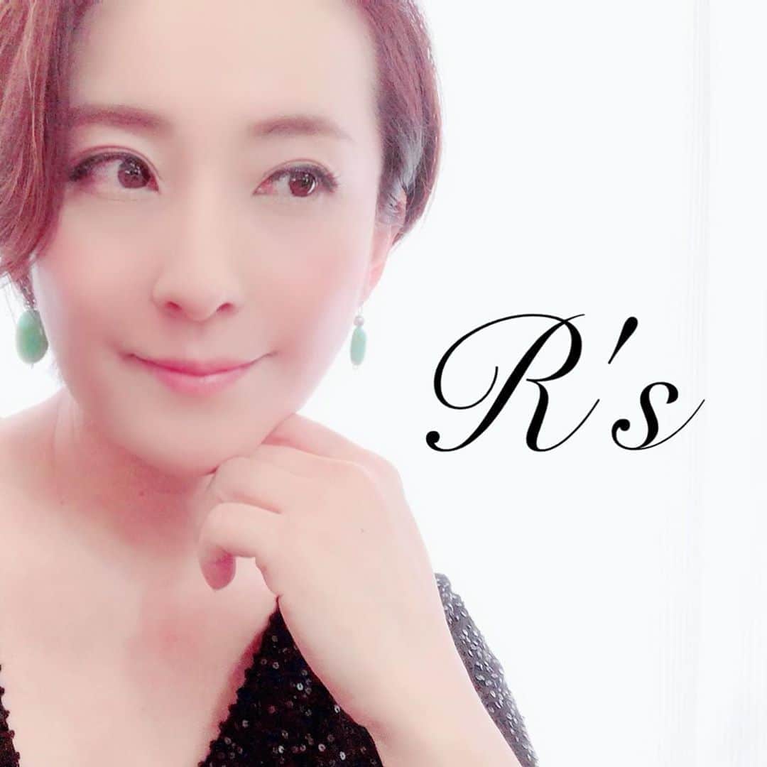 水田竜子さんのインスタグラム写真 - (水田竜子Instagram)「◎水田竜子プロデュース◎ ハンドメイドアクセサリーSHOP・「R's」💍 ・ 新作アクセサリーのお知らせです❗️ ・ 今回は「R's」初のヘアアクセサリーです🎀 ・ 簡単に使える「ヘアゴムタイプ」をご用意しています⭐️ ・ 是非、チェックしてくださいね❤️ ・ SHOPへは、プロフィールページからどうぞ😊 ・ ・ ・ #水田竜子 #Japan #singer #ハンドメイドアクセサリー #「R's」 #ハンドメイドヘアアクセサリー  #ハンドメイドヘアゴム  #ハンドメイドヘアアクセサリー販売  #新作アクセサリー」11月6日 11時40分 - mizuta.ryuko