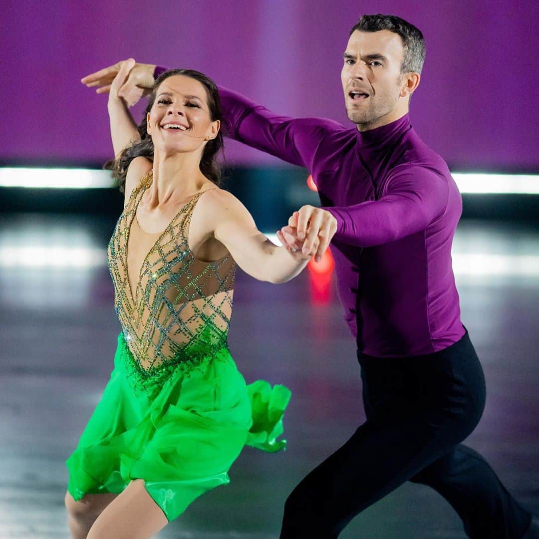 のインスタグラム：「A program all about inspiration and a tribute to those who make us believe anything is possible.  Now please help us continue on in this competition and help in the fight against cancer with the @cancersociety !  Go to https://www.cbc.ca/battlevote/ And vote for #teambottford NOW!!  📸- @danielleearlphotography   #botb #inspire #fightcancer #figureskating #cancersociety #vote」