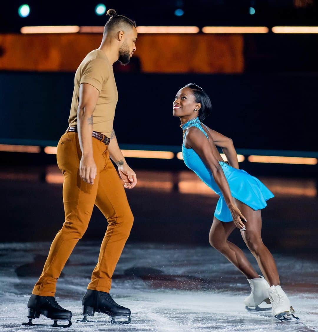 ヴァネッサ・ジェームスのインスタグラム：「Don’t forget to vote guys! We need you! This is for a great cause! If you want to see more kids like us on the ice... support and vote for @dreamer_aliu78 and me as we skate for the @ttdfoundation ❤️✊🏾」