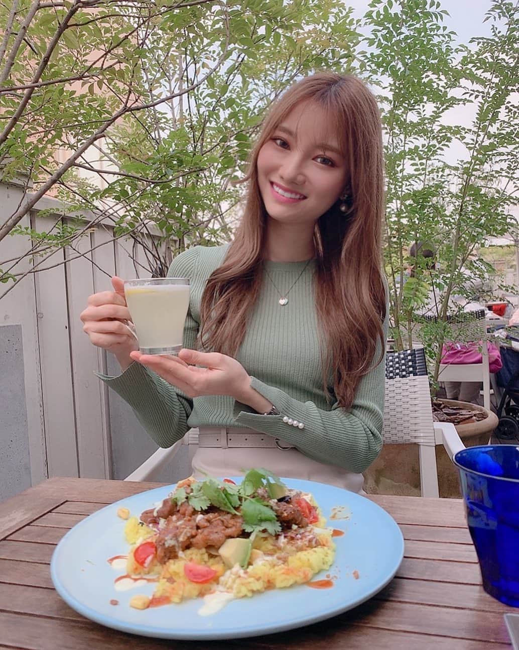 金子実加のインスタグラム：「友達と有意義な祝日のランチ🍝💕 @noharu1021  最近寒過ぎません⁉️もう冬❄️ 風邪に気をつけなきゃだね🤧 . . . . . . . . . . . . #lunch #おしゃれランチ #レモネード　#テラス東京　#ロンハーマンカフェ #ロンハーマン　#ロンハーマン二子玉川　#おしゃれカフェ　#かわいいカフェ　#自然カフェ　#自然　#nature #green」
