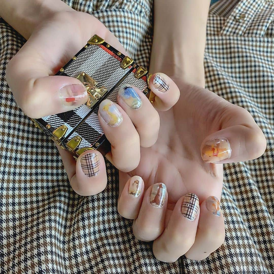 秋山衣梨佳さんのインスタグラム写真 - (秋山衣梨佳Instagram)「🐻🍯💅  #Newnail  #Hunneyscafe に合わせてプーさんネイル🐻💛 #Burberry もちょこっと意識❤︎❤︎  #nail#winniethepooh#winniethepoohnails#disney#disneynails #ネイル#プーさんネイル#ディズニーネイル#えりかりん💅」11月6日 11時46分 - akiyamaerika