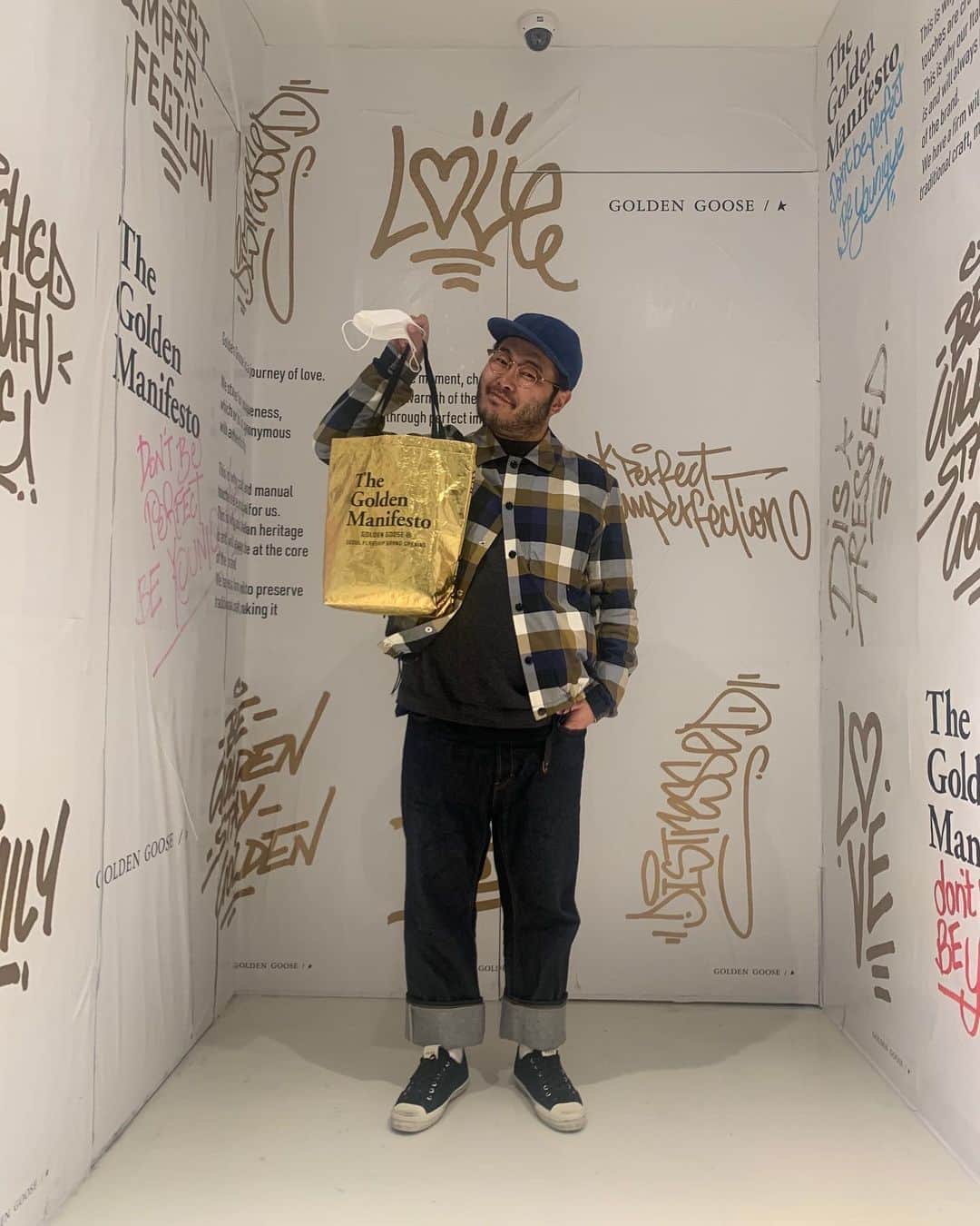 キム・ギバンのインスタグラム：「#협찬 . 'GOLDENGOOSE SEOUL FLAGSHIP STORE!!' 오픈을 진심으로 축하드려요~! . 아트와 패션을 접목시킨 멋진 골구~ 사전예약필수고 무료진행한다고 하네요~ 11월30일까지 한다고하니 궁금하신분들은 고고!! . #골든매니페스토전시  #골든구스서울플래그십」