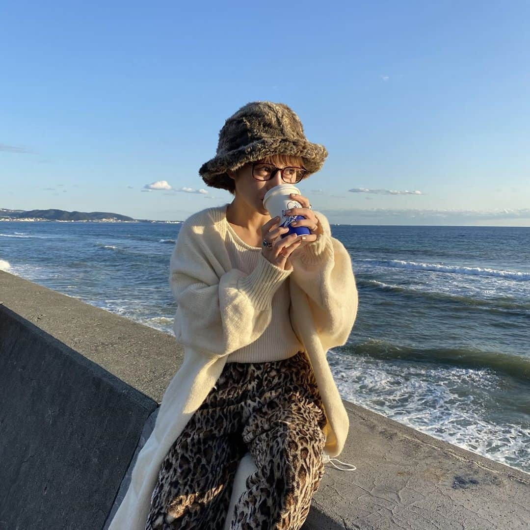 長谷川あやさんのインスタグラム写真 - (長谷川あやInstagram)「☀️☀️☀️#trip#travel#kamakura#sea#enoshima#pacificdrivein#あや旅成長日記#江ノ島#鎌倉 ・ ・ ・ 先日の鎌倉散歩💛 ・ サンセットに海に美味しいコーヒーに 心地よい波の音、、、ただただ最高でした😌💭」11月6日 11時48分 - ayasuke_0516