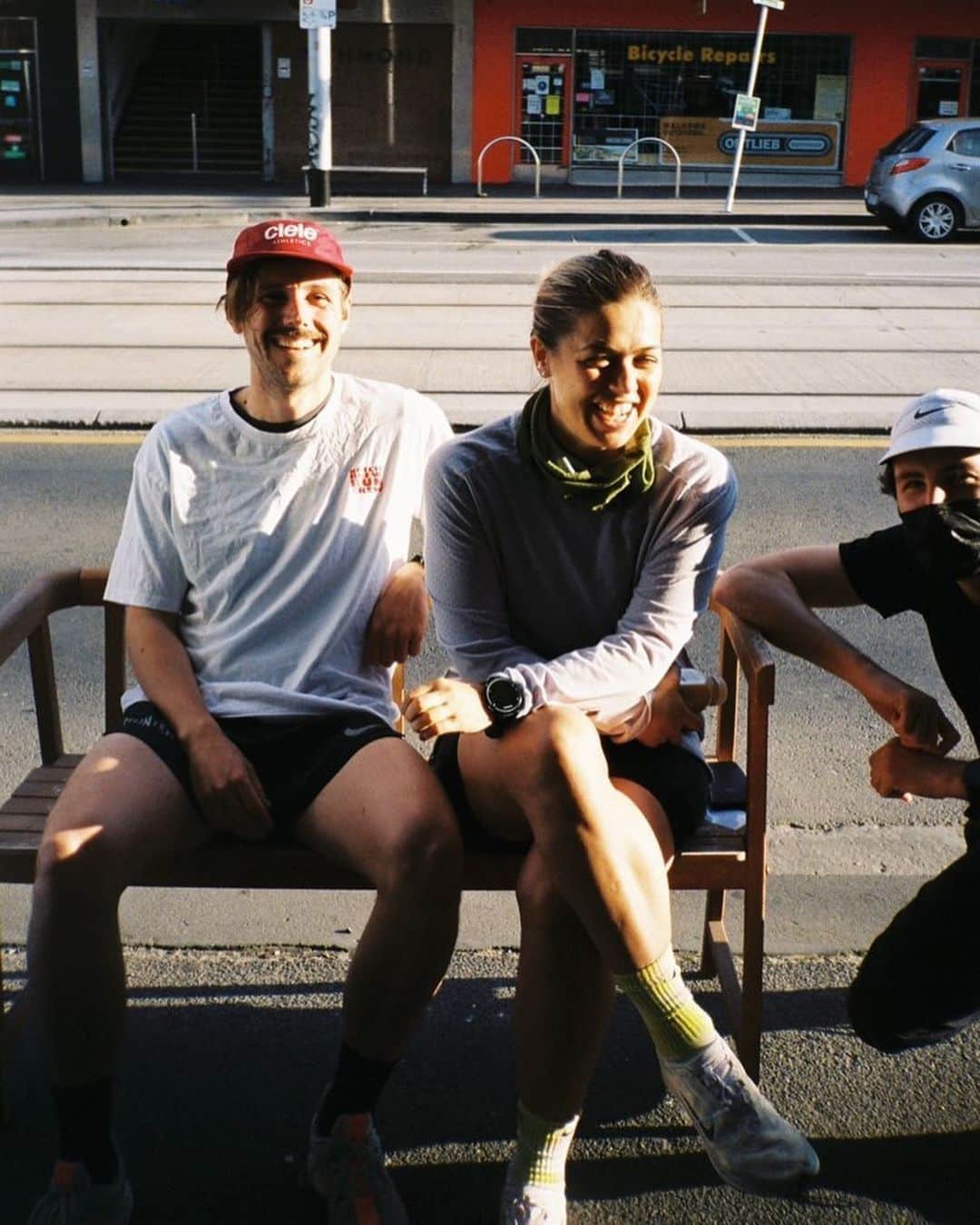 フィービー・ディ・トマソのインスタグラム：「Batch Brew Run Crew ☕️ Est. 2020 #BBRC 📸 @jarrodborja_」
