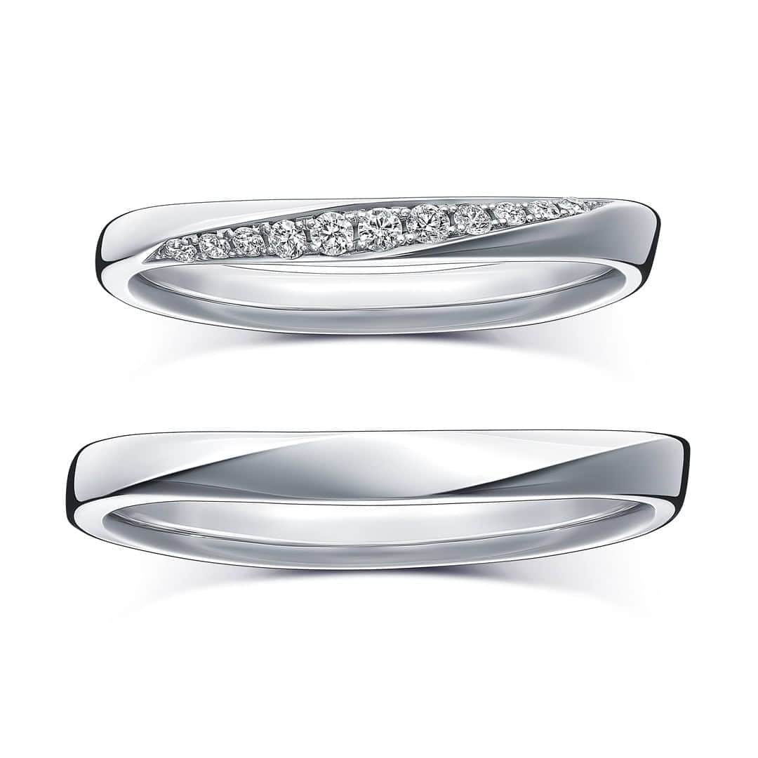 ラザール ダイヤモンド ブティック公式 | 婚約・結婚指輪さんのインスタグラム写真 - (ラザール ダイヤモンド ブティック公式 | 婚約・結婚指輪Instagram)「高貴ながら、ときにほんのりとした色気を漂わせ、見るものすべてを釘付けにする。バラの存在は圧倒的だ。  オールドローズと呼ばれるバラの原種であるモエシーから着想を得たデザインがエンゲージリングの「モエシー」。エッジをきかせながらも優美なフォルムのアームには、まるでつるバラが咲き誇るかのようにラインメレをレイアウト。そこへ、ラインメレをまとわせたまろやかに曲線を描くU字アームのマリッジリング「エコー」が、それと呼応しあうように、するりと溶け合う。  手元で輝くダイヤモンド。この上ない美しさを手に入れて。  プロフィールのリンクからHPをご覧いただけます。﻿ → @lazarediamond_boutique  #結婚指輪 #婚約指輪 #マリッジリング #ブライダルジュエリー #エタニティリング #エンゲージリング #marriagering #bridaljewelry #engagementring #結婚指輪選び #婚約指輪選び #結婚指輪探し #婚約指輪探し #lazarediamond #ラザールダイヤモンド #moyesii #モエシー #echo #エコー」11月6日 12時00分 - lazarediamond_boutique