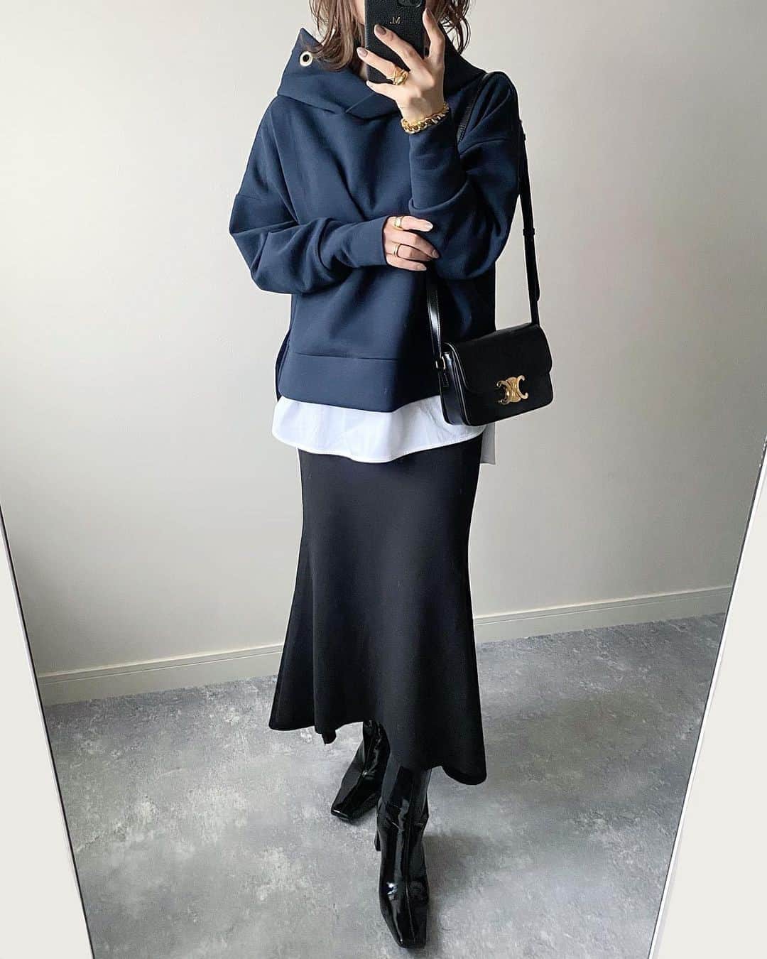DHOLIC SNAPのインスタグラム：「@_____ma.k.oさんの#dholicsnap⁠ 　⁠ SKIRT：@dholic_official⁠ 　⁠ 【STYLE】⁠ #cherryville⁠ #ロングマーメイドシルエットスカート⁠ 全4色￥4,422(税込)⁠ 　⁠ みなさんもぜひ#dholicsnap をつけて⁠ コーディネートを投稿してください📸💕⁠ 　⁠ ※上記以外のご着用アイテムにつきましては品切れ商品、または、私物となります。⁠ 　⁠ #DHOLIC#dholicism#fashion#ootd⁠ #プチプラコーデ#今日のコーデ#今日の服⁠ #マーメイドスカート#スエードスカート#スカートコーデ⁠ #きれいめカジュアル#ママコーデ#大人コーデ」