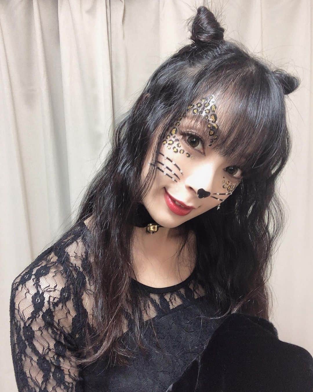 たなかさえさんのインスタグラム写真 - (たなかさえInstagram)「にゃにゃにゃっฅ( ̳• ·̫ • ̳ฅ) . #holloween#cosplay#blackcat#japanesegirl#ハロウィン#コスプレ#黒猫#黒猫コス#コスプレ配信」11月6日 12時01分 - sae.tnk
