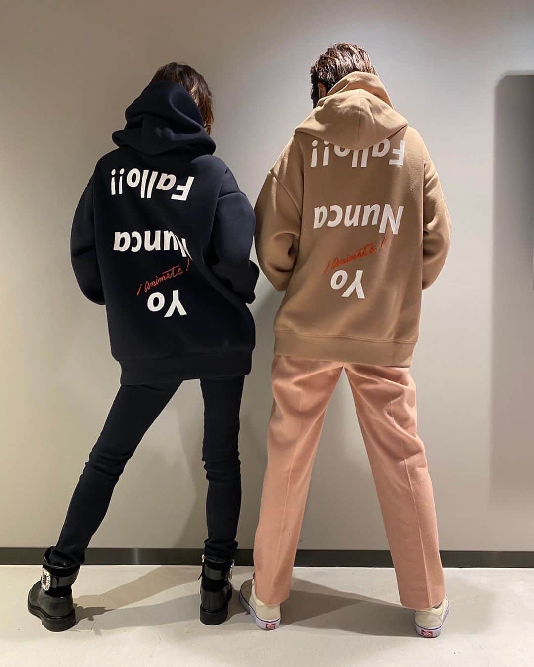 米倉涼子さんのインスタグラム写真 - (米倉涼子Instagram)「皆さんこんにちは！﻿ 今日はドキドキしながら皆さんへのご報告があります！﻿ 実は…﻿ ﻿ この度、私の可愛い可愛い妹、ヨンアちゃんのブランド『COEL』さんとコラボレーションをしてお洋服を作りました❤️✨﻿ ﻿ いつも応援してくれる皆さんと想いを繋げられるようなアイテムをずっとつくりたくて。。。。﻿ 初めての挑戦でしたが可愛いTシャツとフーディが出来ました🥳﻿ ユニセックスなので女子も男子も着れますから‼️﻿ ﻿ 今日からCOEL Online Storeにて予約販売がスタートです！﻿ 沢山の方に着ていただけると嬉しいな❤️﻿ ﻿ あー嬉しいのと緊張でドキドキする〜🤣💦﻿ ﻿ ﻿ Hi everyone!﻿ The surprise is out❗️﻿ ﻿ I had a collaboration with Youna's clothing brand COEL!﻿ ﻿ We've made T-Shirts as well as Hoodies❣️﻿ ﻿ Reservation online order starts today on COEL's website!﻿ ﻿ I am so excited and looking forward to seeing you guys rocking and looking fabulous with the hoodie or  T-shirt or even both😜‼️﻿ ﻿ #COEL × #Desafio ﻿ --------------------------------------﻿ 11月6日 12:00 予約販売スタート！﻿ ﻿ ▪️COEL×DesafioメッセージTee﻿ WHT/BEG/BLK﻿ ¥9,000+tax﻿ ﻿ ▪️COEL×Desafioメッセージフーディ﻿ BEG/BLK×WHT/BLK×BEG﻿ ¥19,000+tax﻿ ---------------------------------------﻿ #collaboration #米倉涼子 #ヨンア」11月6日 12時01分 - ryoko_yonekura_0801
