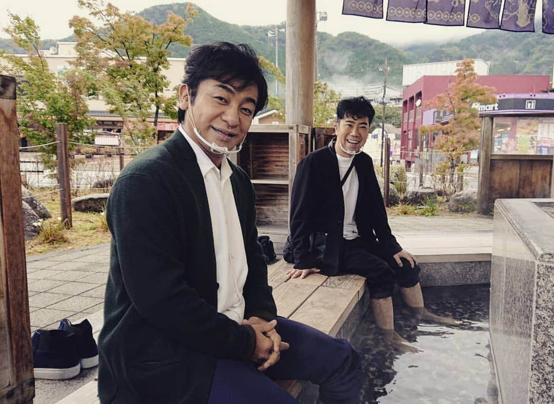 テレビ東京「土曜スペシャル」さんのインスタグラム写真 - (テレビ東京「土曜スペシャル」Instagram)「明日11/7(土)18:30～は  #いい旅 夢気分  紅葉2020  2時間半SP!   #片岡愛之助 さんと #藤井隆 さんの同い年コンビが  #栃木 の旅へ！    鬼怒川温泉の足湯から旅はスタートです♨️  足湯で #愛之助 さん いきなり   HOT!  HOT!  HOT!  HOT!  HOT!!   コレ、藤井さん本人の前でやってみたかったんだとか⤴️⤴️⤴️ 気ままなドライブ旅🎶🚗💨🎶は爆笑珍道中に！    ミラクル #ラブリン な絶景紅葉🍁も撮れました！どうぞお楽しみに🎵   #片岡愛之助  #藤井隆  #栃木  #那須  #旅  #紅葉  #いい旅  #絶景  #雲海  #ドローン  #梅沢富美男  #ロバート秋山」11月6日 12時15分 - tvtokyo_dosupe