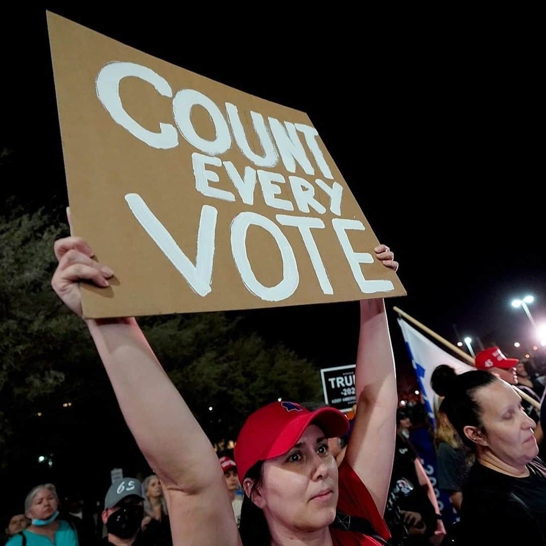 CNNさんのインスタグラム写真 - (CNNInstagram)「Small groups of demonstrators gathered at swing state election offices and in large cities around the country Wednesday night as votes in the presidential election continued to be counted. #CNNElection  (📸: Anik Rahman/NurPhoto via Getty Images, Matt York/AP, Mark Abramson/Bloomberg via Getty Images, Ted S. Warren/AP, Tayfun Coskun/Anadolu Agency via Getty Images, Marcio Jose Sanchez/AP)」11月6日 3時21分 - cnn