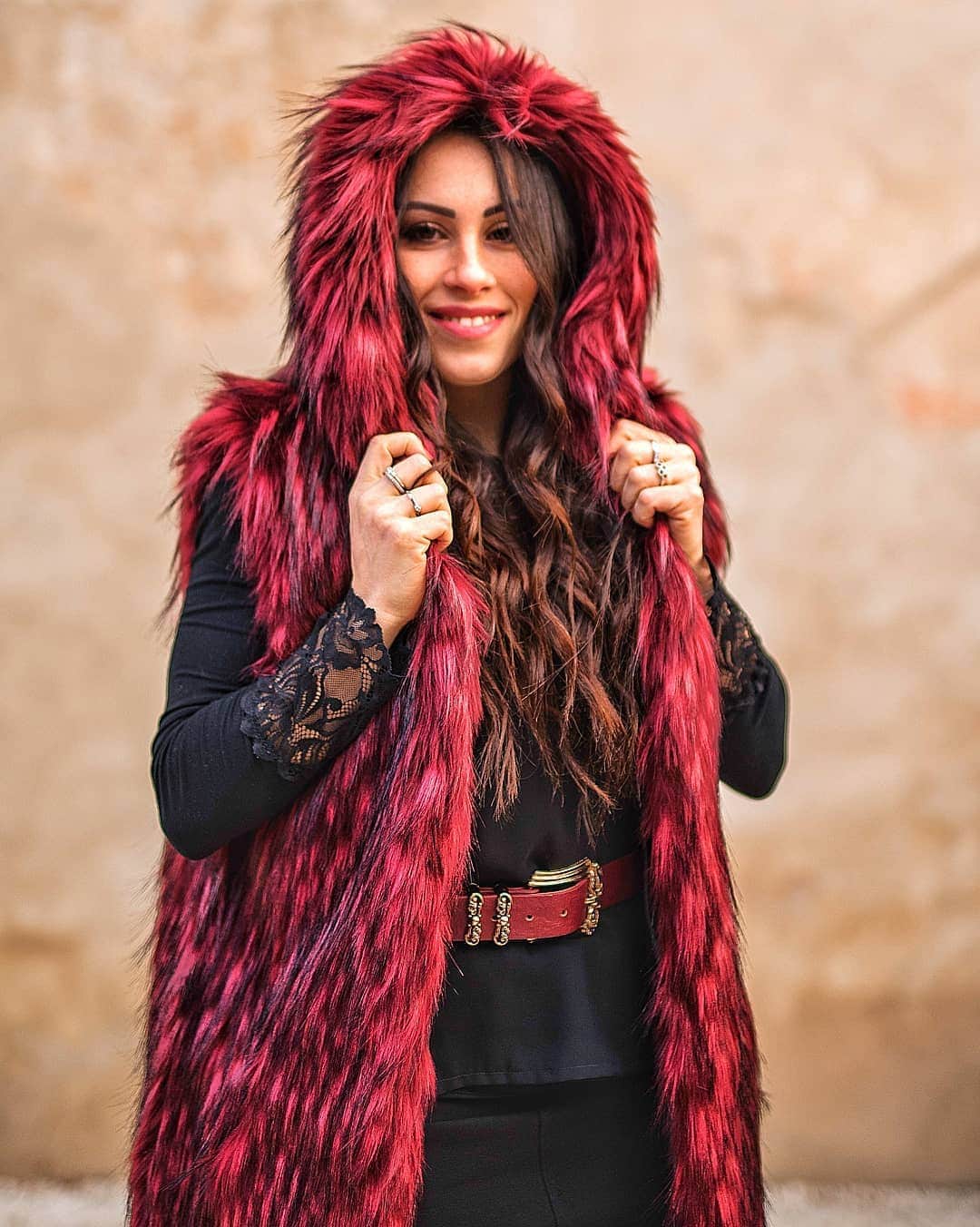 バネッサ・フェラーリのインスタグラム：「E niente... Vivo in Lombardia! 🔴 Verranno tempi migliori...? 🙄🍁 #vanessaferrari #autumn #autunno #zonarossa #Lombardia」
