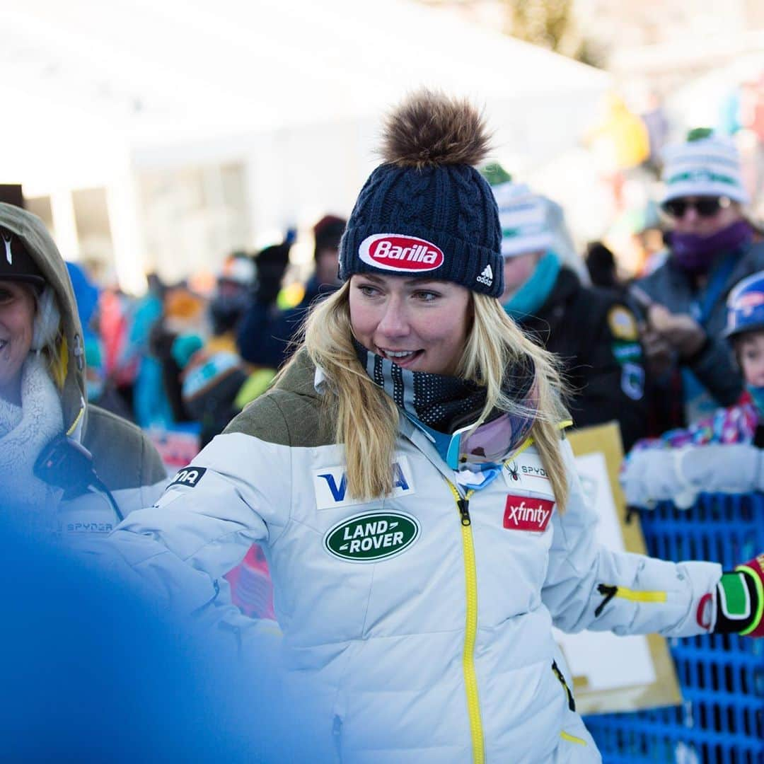 ミカエラ・シフリンさんのインスタグラム写真 - (ミカエラ・シフリンInstagram)「I know many of you are going to be missing the @fisalpine World Cup at @killingtonmtn this year. I am too...it’s my favorite stop on the Tour and I love competing for the home crowd. Not only does the Killington team (volunteers included) work tirelessly to make this event happen, but I also love seeing so many kids from the next generation of rippers there to watch the races and cheer for all of the athletes, from all of the nations. The joy of ski racing and the love for the sport is palpable.   This @warrenmillerent virtual tour of their 71st feature film, Future Retro, is a such a great way to satisfy your Killington fix and relive 2019 virtually, from your home with your family. Hit the link in my bio to buy tickets!! 🥳🥳 #warrenmiller #futureretro」11月6日 4時06分 - mikaelashiffrin